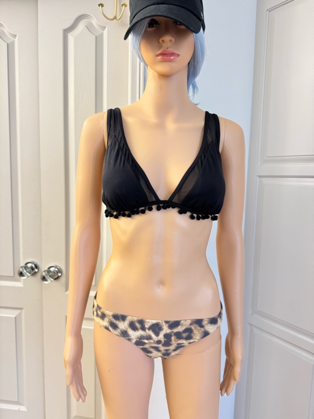 Pilyq New bottoms y Gianni Bini Black Bikini top used like new condition